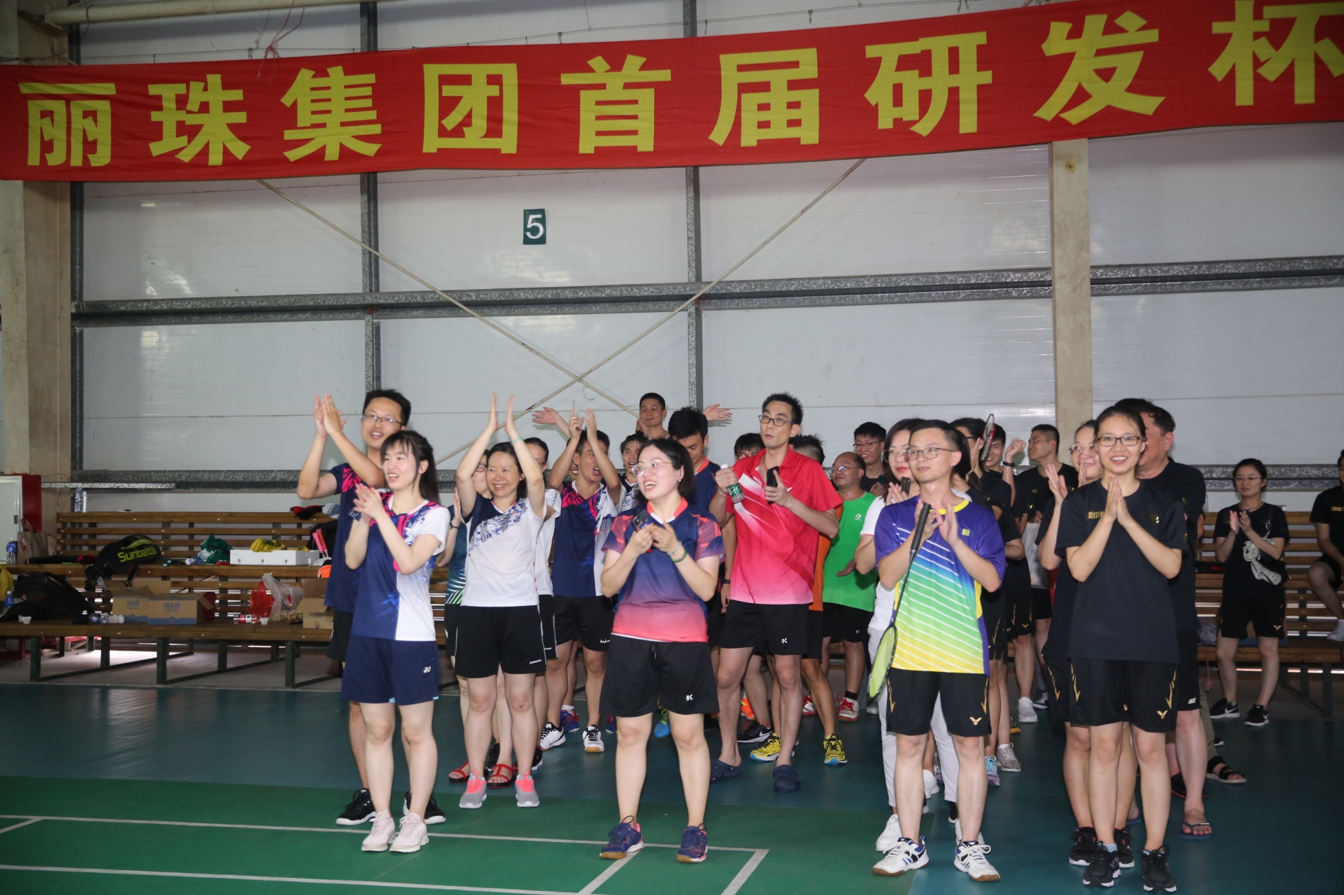 Develop cup badminton exchange competition Develop cup badminton exchange competition