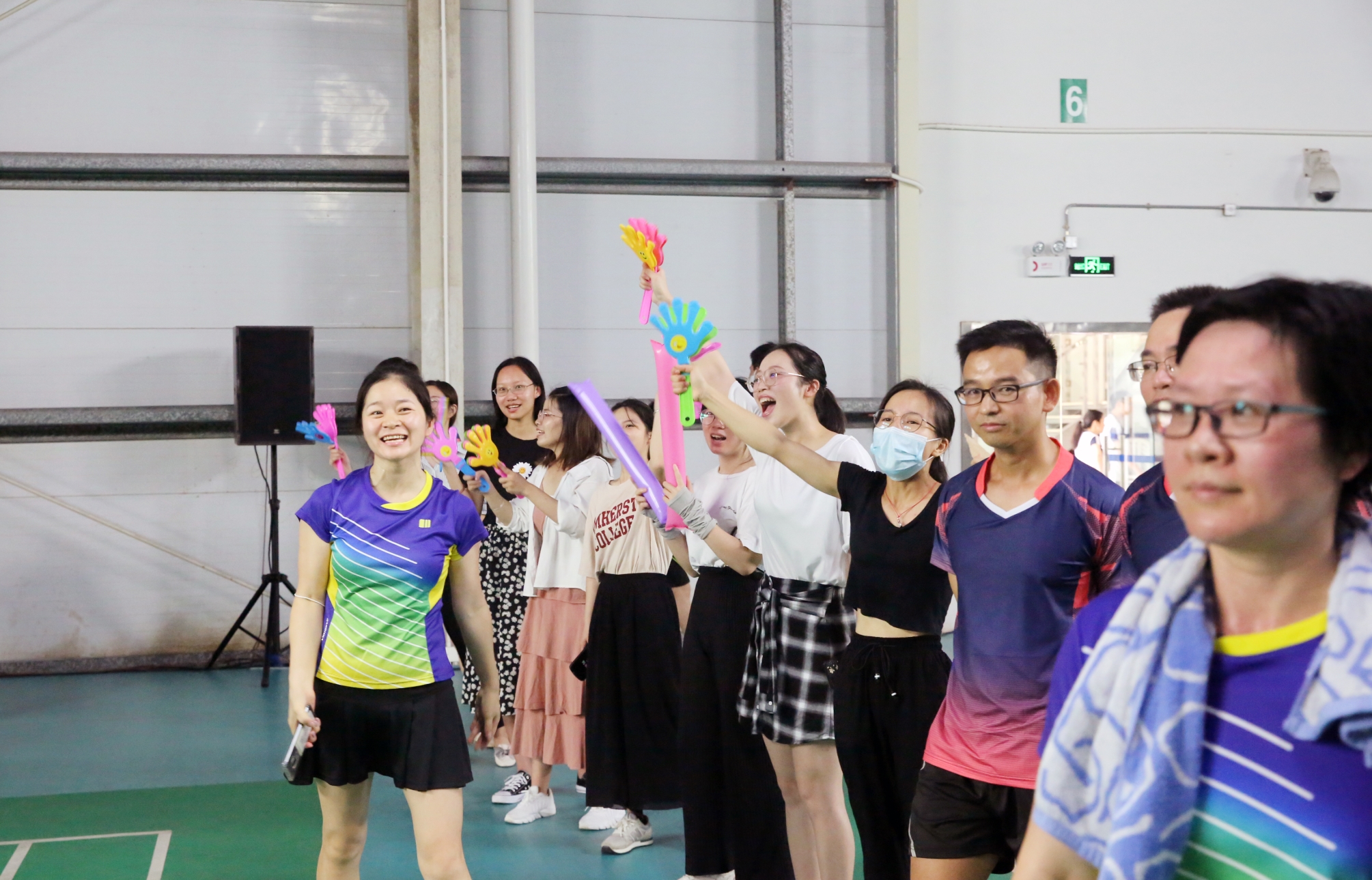 Develop cup badminton exchange competition Develop cup badminton exchange competition