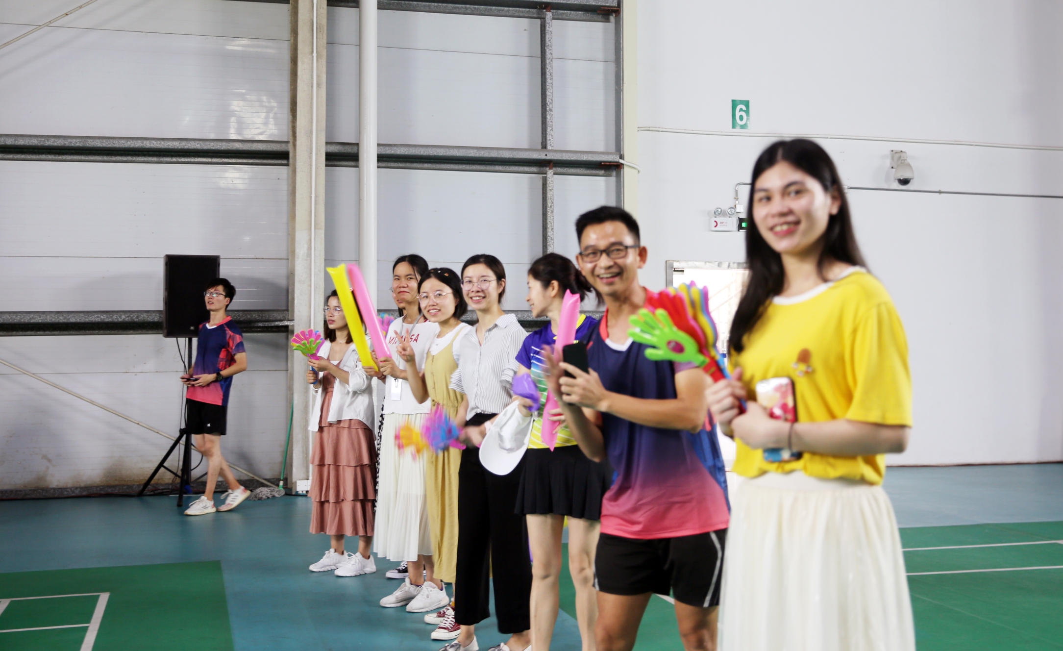 Develop cup badminton exchange competition Develop cup badminton exchange competition