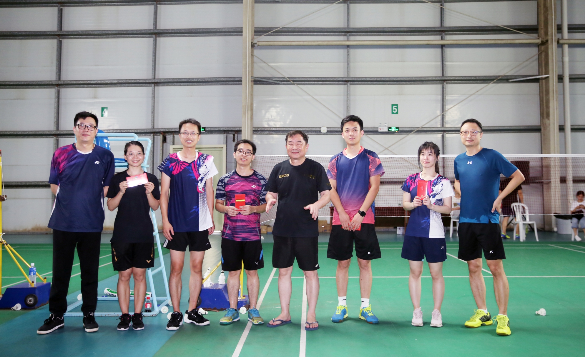 Develop cup badminton exchange competition Develop cup badminton exchange competition